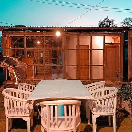 Lontart Guesthouse Nggorang Экстерьер фото